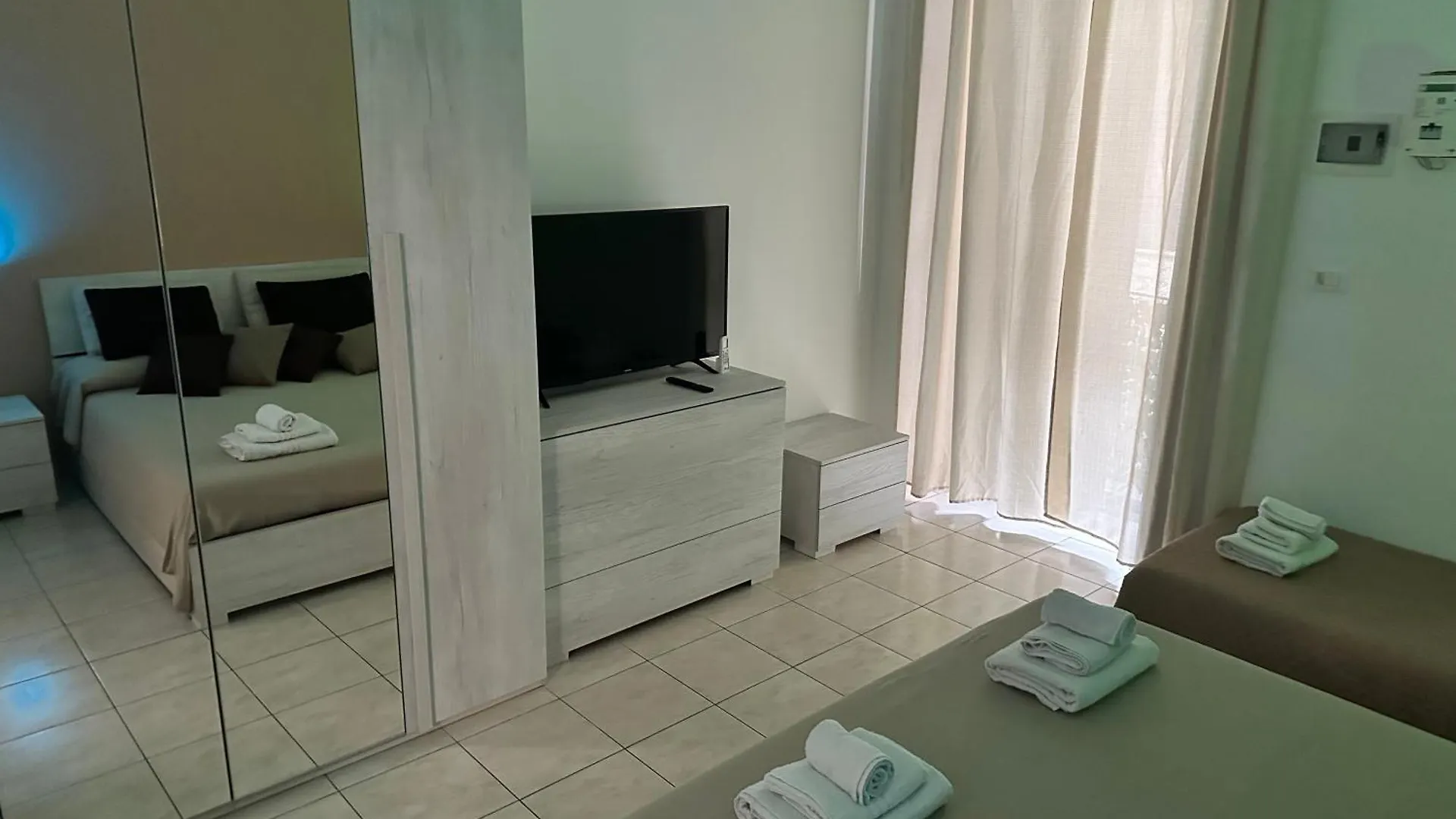 Appartamento Bonahouse Aeroporto di Catania Fontana Rossa 0*,